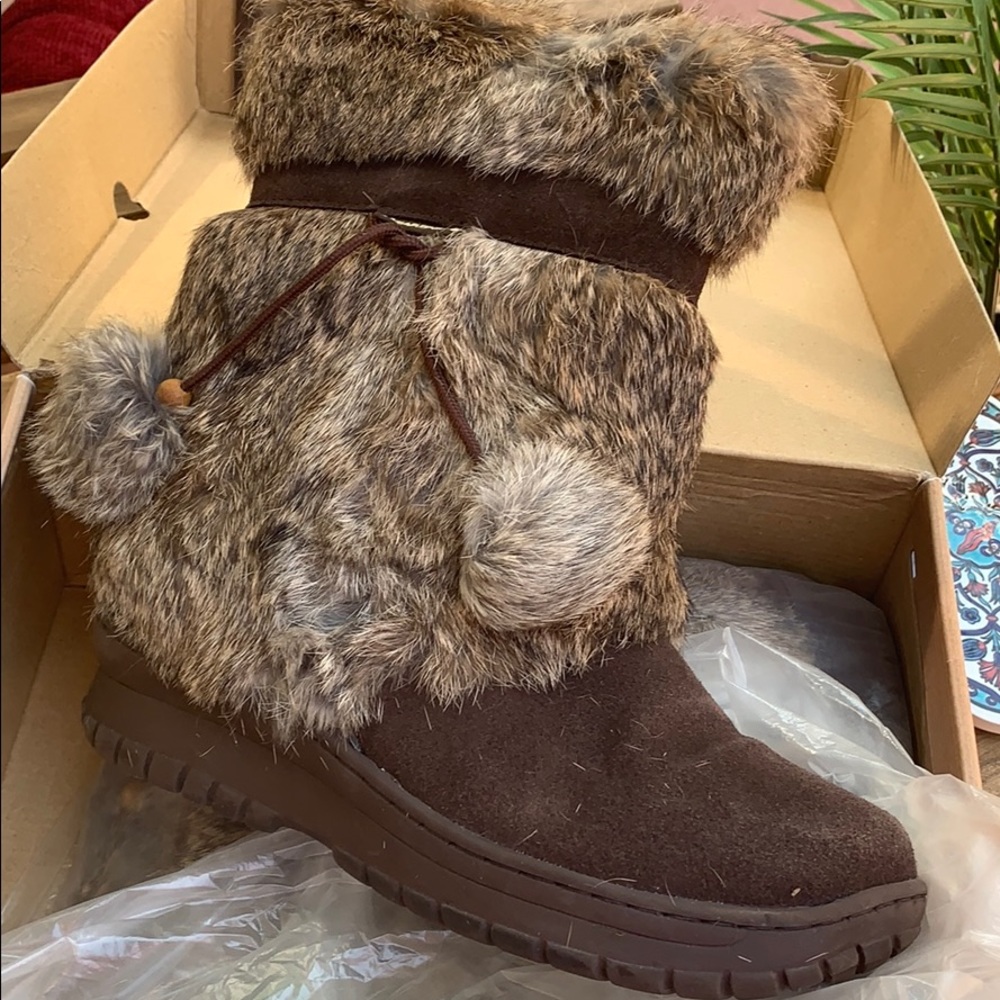 EUC BEAR PAW BOOTS!!